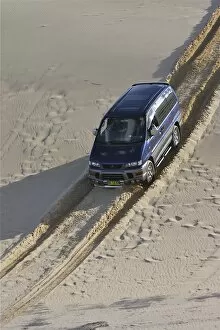 Images Dated 13th April 2011: Mitsubishi Delica Space Gear V6 1996 in Sand dunes