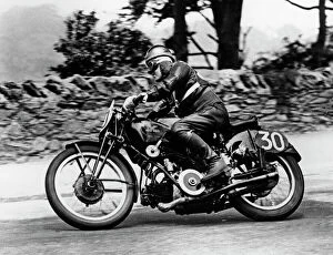 Images Dated 1st November 2007: Stanley woods on Moto Guzzi 1935 IOM TT