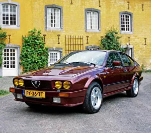 Images Dated 31st October 2006: Alfa Romeo GTV6 Italy
