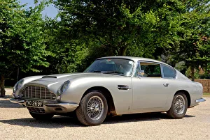 <b class=qtipBold><figcaption>Aston Martin DB6</figcaption></b><br> Aston Martin DB6