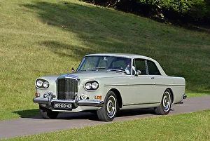 Bentley S3 Continental Chinese Eye (coachwork by Mulliner Park Ward) 1965 Grey light Bentley S3 Continental Chinese Eye (coachwork by Mulliner Park Ward) 1965 Grey light