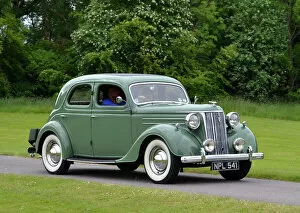 Ford Collection: Ford V8 Pilot 1954 Green light