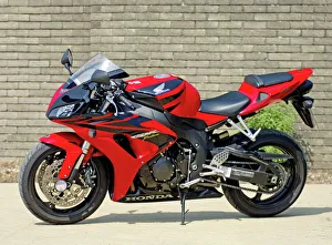 Cbr 1000 rr hannspree clearance