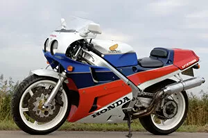 Motorbikes Collection: Honda VFR750R RC30