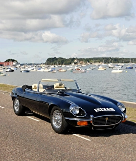 <b class=qtipBold><figcaption>Jaguar E-Type V12 Roadster</figcaption></b><br> Jaguar E-Type V12 Roadster