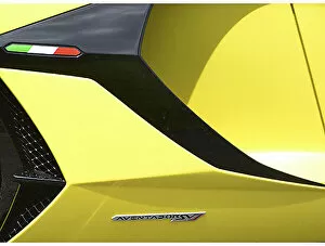 Lamborghini Aventador SVJ Coupe	2021	Yellow	light