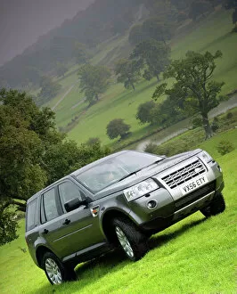 Images Dated 21st November 2011: Land Rover Freelander 2