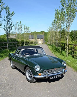 Images Dated 26th May 2013: MG MGB Roadster 1972 Green