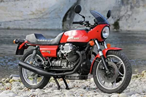 Images Dated 27th October 2010: Moto Guzzi 850 Le Mans