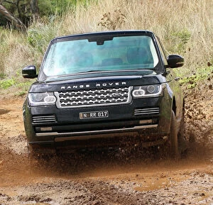 Images Dated 21st April 2014: Range Rover Range Rover Mk.4 (L405) Vogue SE, 2013, Black