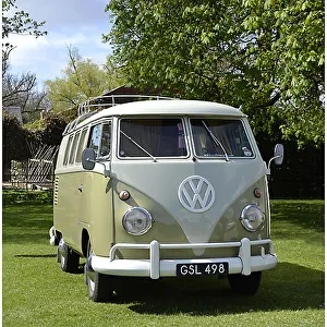VW Volkswagen Classic Camper van 1960 Green & white VW Volkswagen Classic Camper van 1960 Green & white