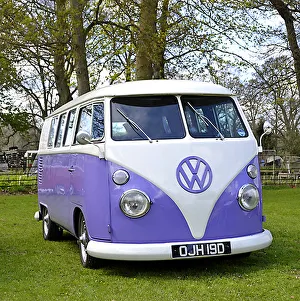 VW Volkswagen Classic Camper van 1966 Purple & white VW Volkswagen Classic Camper van 1966 Purple & white
