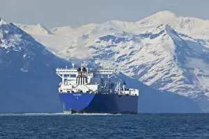 Oil Industry Gallery: Alaska, Prince William Sound, an empty oil tanker, enters Valdez Narrows inbound