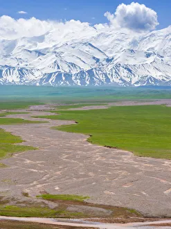 Alay Valley and the Trans-Alay Range in the Pamir Mountains. Central Asia, Kyrgyzstan Alay Valley and the Trans-Alay Range in the Pamir Mountains. Central Asia, Kyrgyzstan