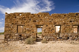 Images Dated 10th September 2006: Algebuckina Railway Station Ruins (Old Ghan Railway), Oodnadatta Track, Outback, South Australia