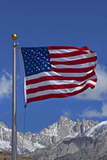 Images Dated 27th April 2014: American flag and snow on Sierra Nevada Mountain Range, California, USA