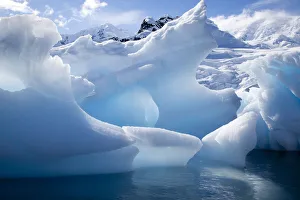 <b class=qtipBold><figcaption>Antarctica, Paradise Bay, Iceberg</figcaption></b><br><em>© Holly Looney / DanitaDelimont.com</em> Antarctica, Paradise Bay, Iceberg