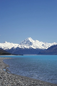 Aoraki Mount Cook and Lake Pukaki, Mackenzie Country, South Canterbury, South Island Aoraki Mount Cook and Lake Pukaki, Mackenzie Country, South Canterbury, South Island