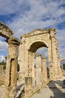 Images Dated 9th March 2003: Arch of triumph erected during the Roman period in Tyre, Lebanon
