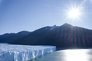 <b class=qtipBold><figcaption>Argentina, Patagonia, Glacier</figcaption></b><br><em>© George Theodore / DanitaDelimont.com</em> Argentina, Patagonia, Glacier