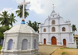 Images Dated 3rd April 2007: Asia, India, Kerala, Kochi (Cochin). A small church in Kochi