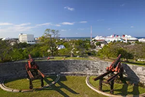 BAHAMAS, New Providence Island, Nassau Ft. Fincastle Cannons