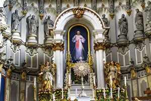 Tourist Destination Gallery: Basilica Altar Monstrance Jesus Painting La Compania Church Puebla, Mexico
