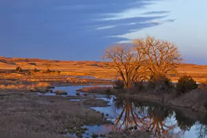 Images Dated 22nd March 2012: Bathed in sunset light the Calamus River in Loup County, Nebraska, USA