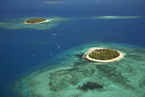 Beachcomber Island Resort and Treasure Island Resort (in distance), Mamanuca Islands Beachcomber Island Resort and Treasure Island Resort (in distance), Mamanuca Islands