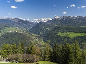 Images Dated 28th April 2012: Blick auf die dolomiten Suedtirols von Bad dreikirchen oberhalb des Tals der Eisack