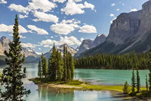 Images Dated 1st August 2014: Canada, Alberta, Jasper National Park, Maligne Lake and Spirit Island