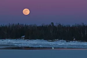 Images Dated 20th February 2008: Canada, Ontario, South Baymouth. Full moon rising over Lake Huron in winter. Credit as