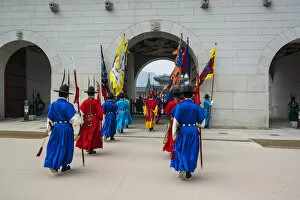 Images Dated 29th May 2011: Ceremonial changing of the guard, Gyeongbokgung palace, Seoul, South Korea