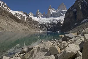 Images Dated 1st November 2007: Cerro Fitzroy and Laguna Sucia, Los Glaciares National park, near El Chalten, Argentina