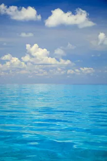 Images Dated 10th July 2010: Close-up of blue tropical water, Bahamas