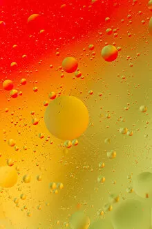 Images Dated 21st August 2015: Close-up pattern of bubbles in oil and water mixture