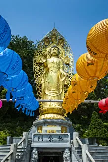 Images Dated 21st May 2011: Colourful paper lanterns before a golden bussha in the Unesco world heritage sight