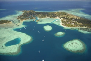 Coral reef and Musket Cove Island Resort (left), Plantation Island Resort (right) Coral reef and Musket Cove Island Resort (left), Plantation Island Resort (right)