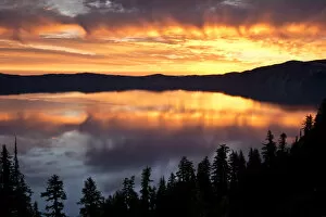 Images Dated 11th July 2014: Crater Lake at Sunrise; Crater Lake National Park; Oregon; USA