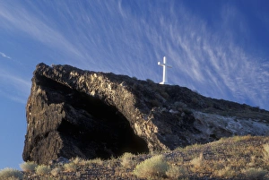 A cross stands proud atop Lizard Butte, Canyon County, ID, USA A cross stands proud atop Lizard Butte, Canyon County, ID, USA
