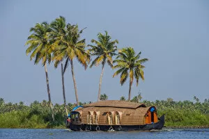 Images Dated 22nd September 2005: Cruise boat in Backwaters, Kerala, India
