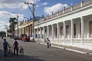 Images Dated 5th March 2012: Cuba, Pinar del Rio Province, Pinar del Rio, city buildings