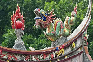 Dragon sculpture on the roof of a temple, Xiamen, Fujian Province, China Dragon sculpture on the roof of a temple, Xiamen, Fujian Province, China