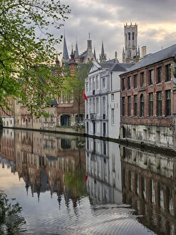 Images Dated 20th April 2014: Europe; Belgium; Brugge; West Flanders; Canal Scene with homes and Bridge