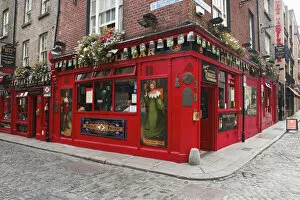 Images Dated 9th September 2007: Europe, Ireland, Dublin. Exterior of popular Temple Bar in the Temple Bar district