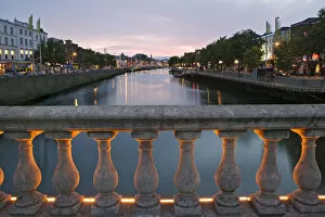 Images Dated 9th September 2007: Europe, Ireland, Dublin. River Liffey at dusk
