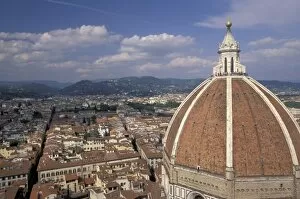 Images Dated 15th April 2004: Europe, Italy, Tuscany, Florence. Piazza del Duomo, view of the Duomos dome