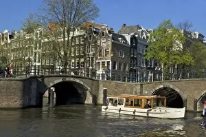 Images Dated 24th April 2004: Europe, Netherlands, Holland, Amsterdam Tour boat at the intersection of Keizersgracht
