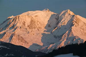 Images Dated 2nd March 2005: FRANCE-French Alps (Haute-Savoie)-COMBLOUX: Sunset Light on Mont-Blanc (elev. 4810 meters)