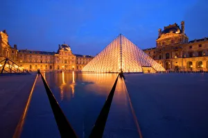 France, Paris. The Louvre museum at twilight. Credit as: Jim Zuckerman / Jaynes Gallery France, Paris. The Louvre museum at twilight. Credit as: Jim Zuckerman / Jaynes Gallery